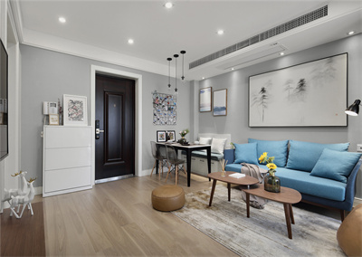 夜空中绽放的靛蓝焰火